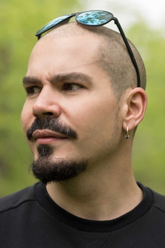 Rounded Beard with Faded Neckline