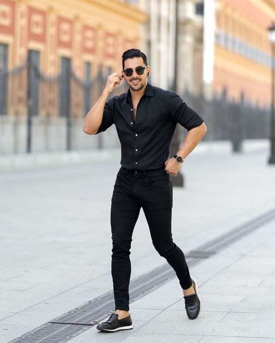 Modern Casual All-Black Outfit for Men